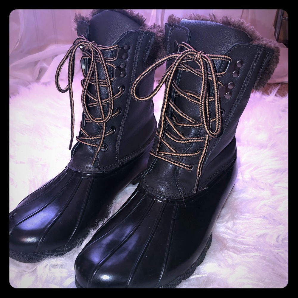 Black winter boots